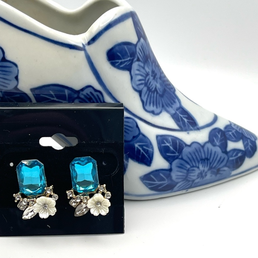 Vintage Floral Blue Chunky Costume Gemstone Earrings 💙